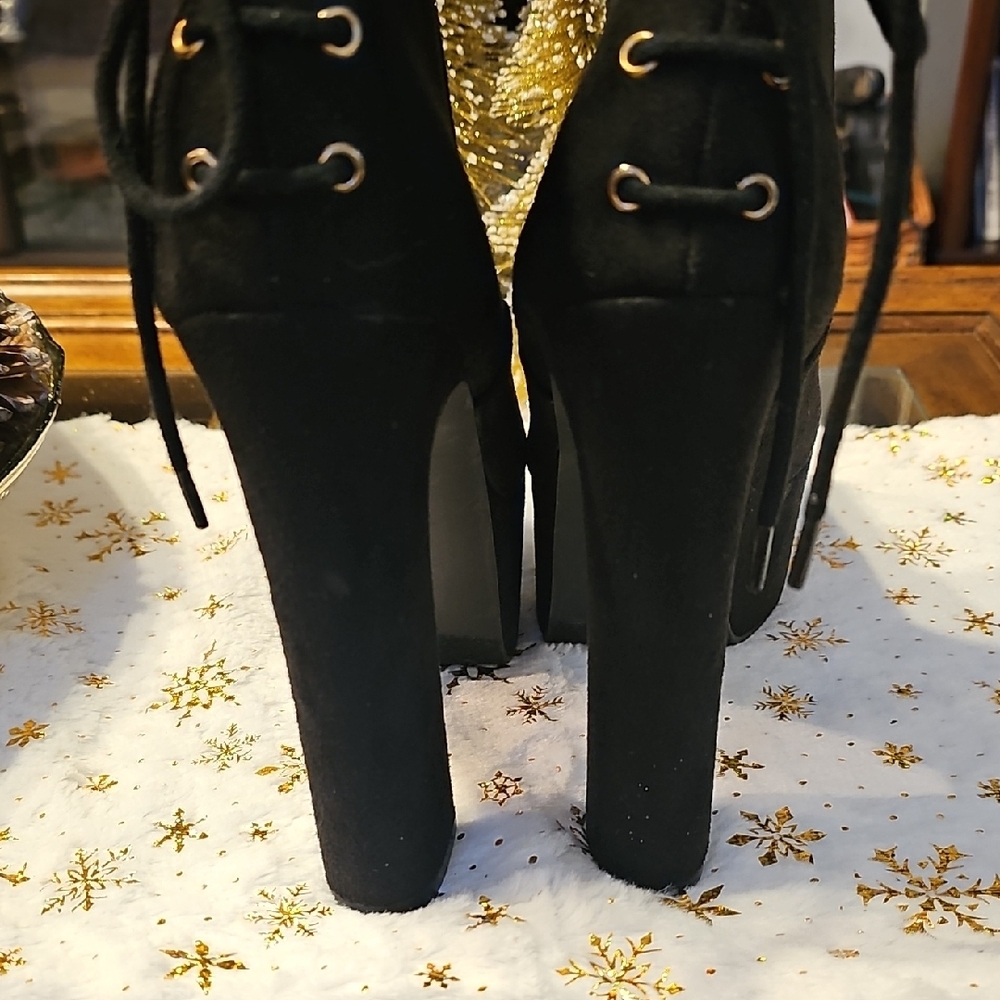 Shoe Dazzle Black Chunky Platform Boots - Picture 6 of 11